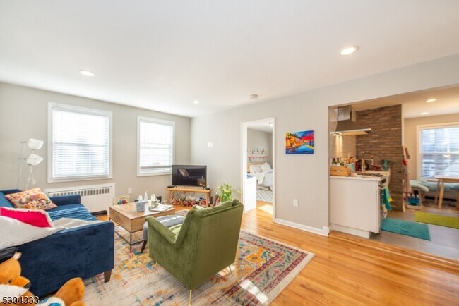 Building Photo - 376 Claremont Ave