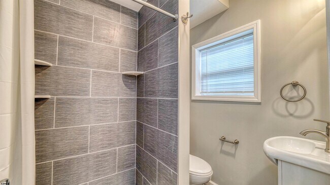 Building Photo - 103 N Harvard Ave