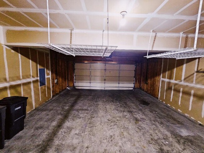 Building Photo - 3 Bed + Bonus Room 2.5 Bath Home Snohomish