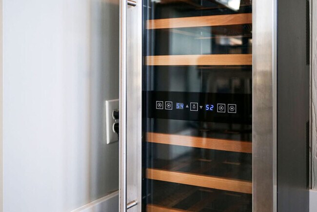 Building Photo - 3576 Portage Point Blvd