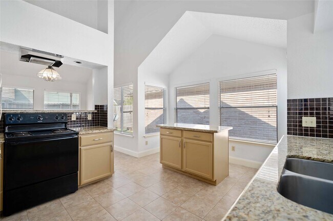 Building Photo - 16054 Hidden Acres Dr