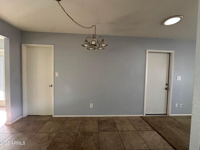 Building Photo - 10421 W Puget Ave