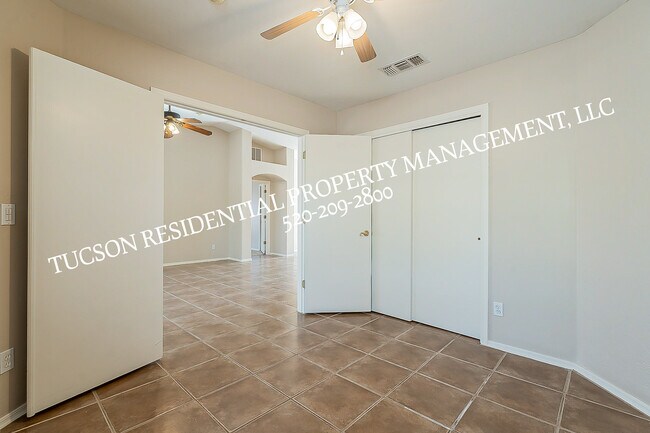 Building Photo - 7623 S Meadow Spring Way