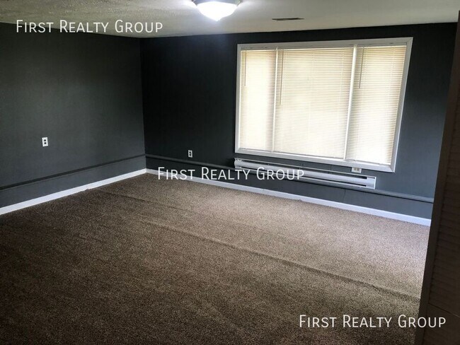 Building Photo - 330 Verona Rd