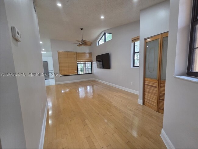 Building Photo - 15505 N Miami Lakeway