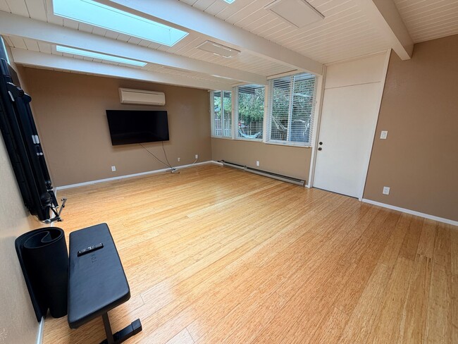 Building Photo - San Mateo 4Bed/2Ba Eichler Home with Putting Green, Vegetable Garden & Designer Finishes