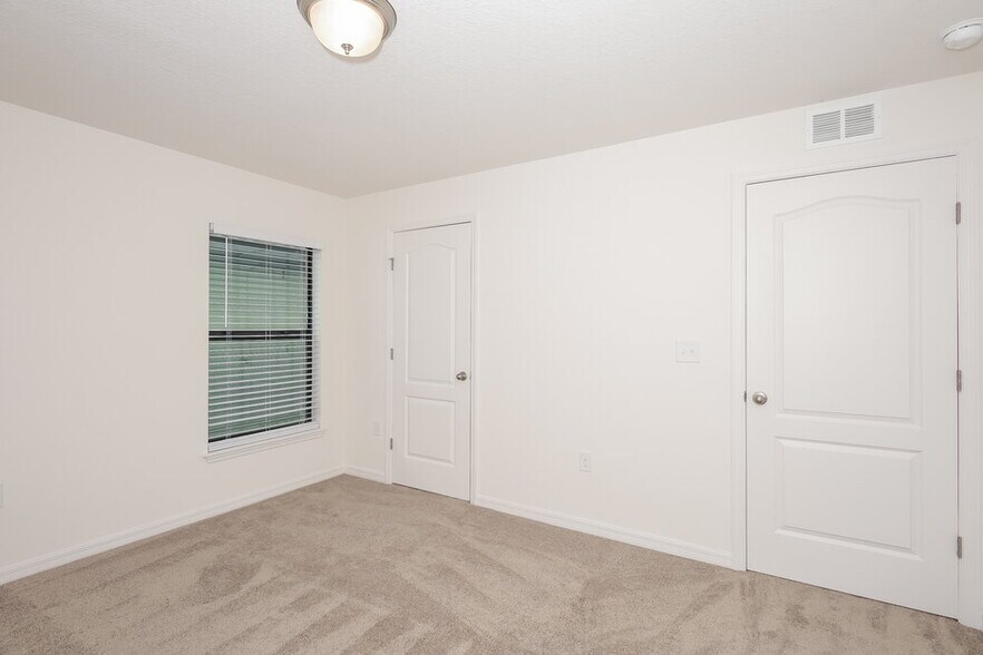 Building Photo - 745 Chatham Walk