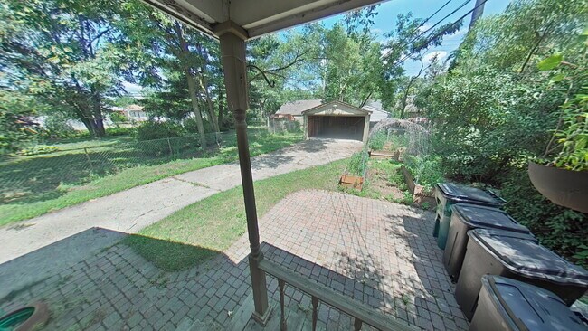Building Photo - "3-Bed Home with Gleaming Hardwood Floors ...