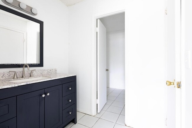 Building Photo - 14850 Naranja Lakes Blvd