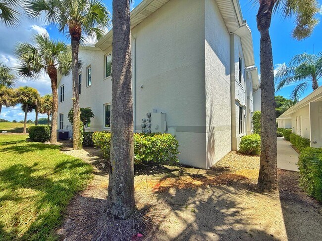 Building Photo - 1310 Charleston Square Dr