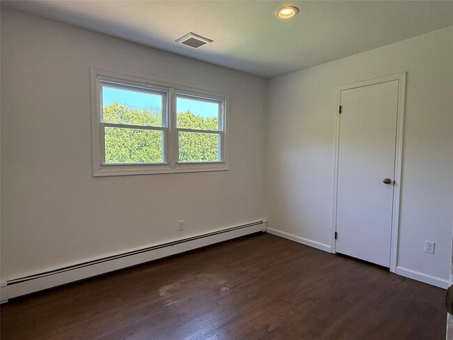 Building Photo - 3220 Delmar Dr