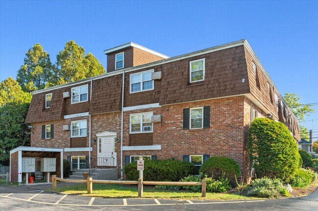 Building Photo - 504 River Rd