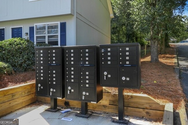 Building Photo - 360 N 19th St