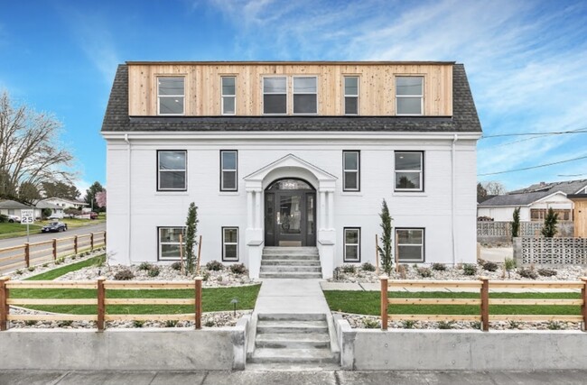 Primary Photo - 1314 Maple St