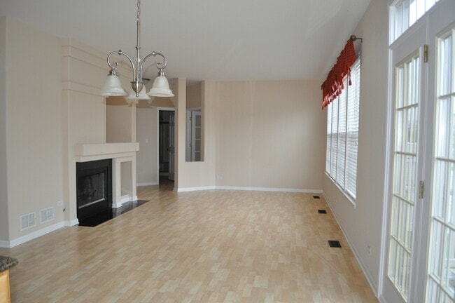 Building Photo - 452 Amherst St