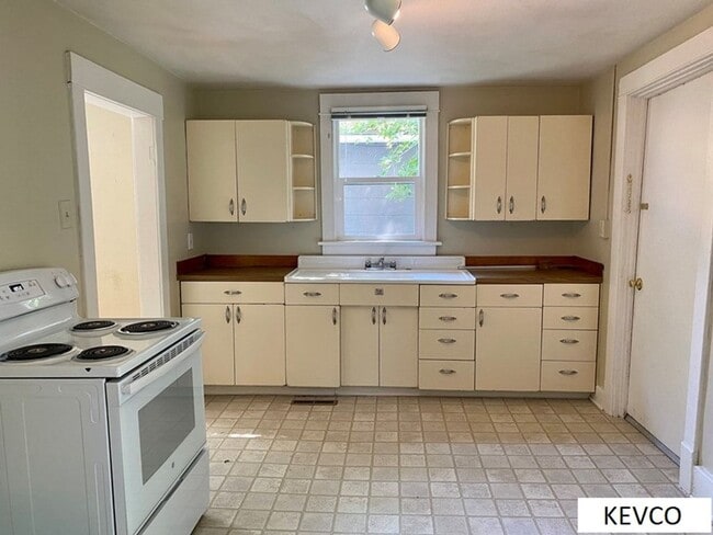 Building Photo - 411 Garfield St