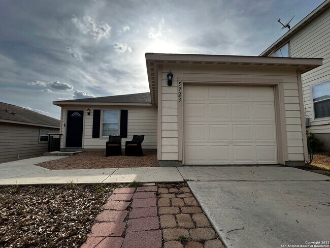 Building Photo - 5923 Fox Canyon