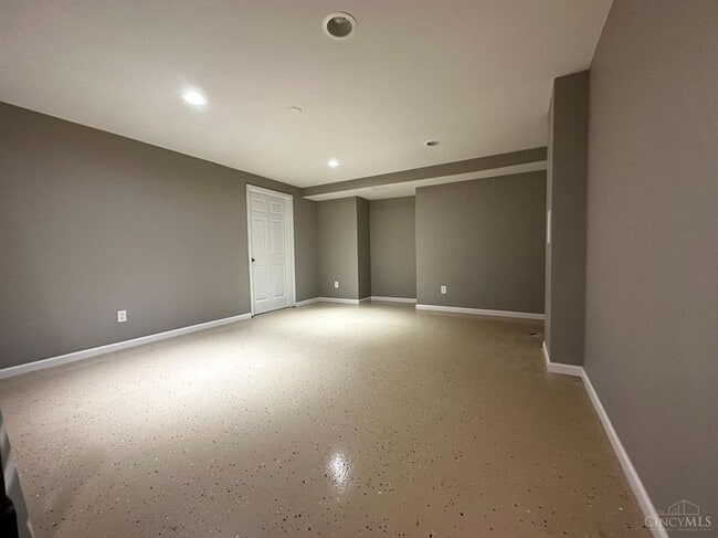 Building Photo - 7305 Cascade Dr