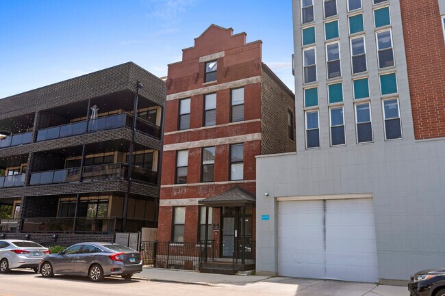 Primary Photo - 2354 N Elston Ave