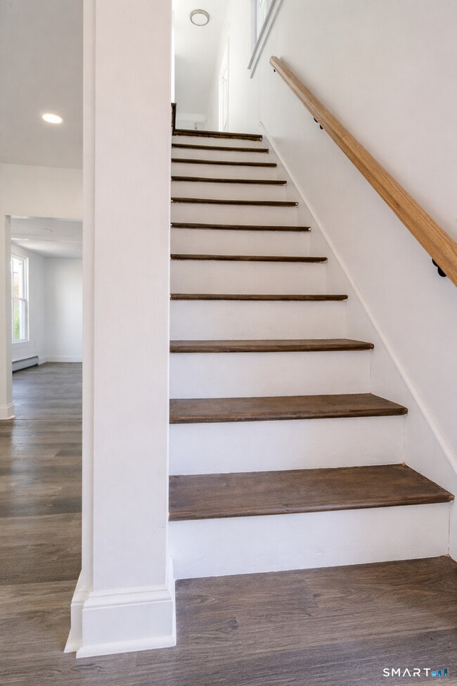 Building Photo - 17 Sherman Ave