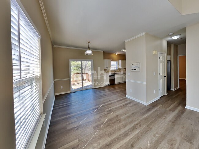 Building Photo - 2300 Devonshire Dr