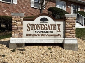 Building Photo - 58 Parkside Dr