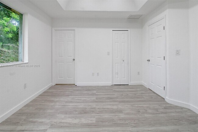 Building Photo - 1543 SE 24th Ct
