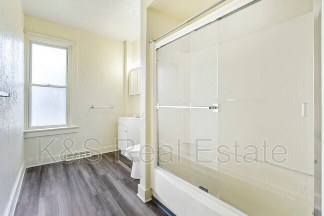 Building Photo - 814 Summit St