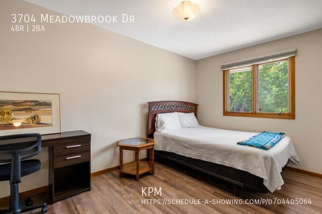 Building Photo - 3704 Meadowbrook Dr
