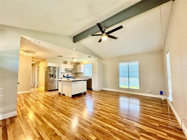 Building Photo - Charming Ranch Style Home Near Parmer Lane...