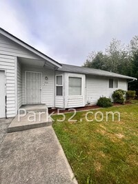 Building Photo - 2 Bedroom 1 Bathroom Tacoma Duplex