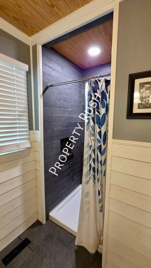 Building Photo - 3229 Westonia Dr