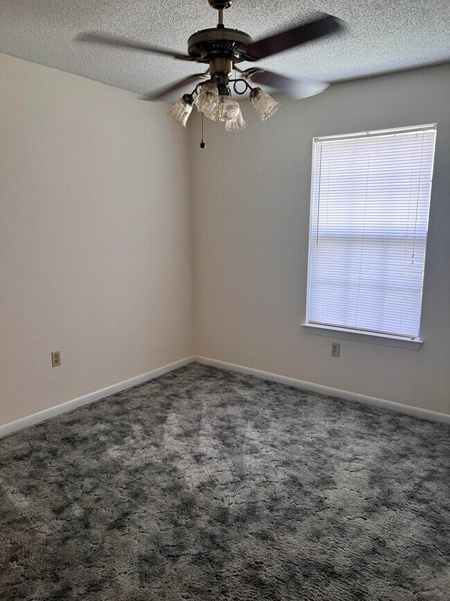 Building Photo - 103 Wedgewood Ct