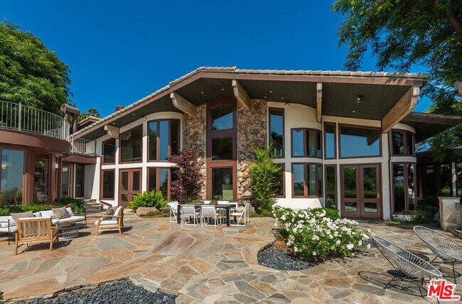Building Photo - 1160 Shadow Hill Way