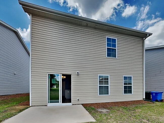 Building Photo - Coming Soon! Burnside Farms near USC, Fort...