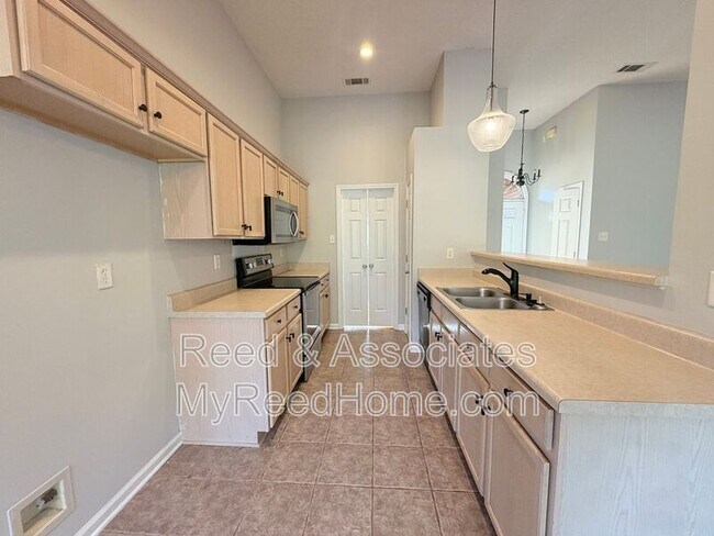 Building Photo - 130 Oaks Edge Dr