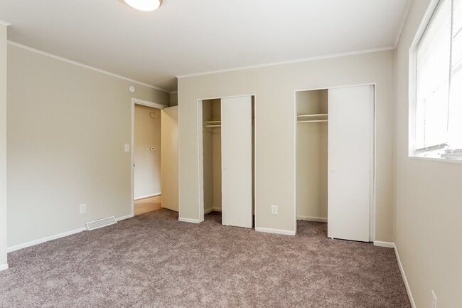 Building Photo - 2165 Circle Dr