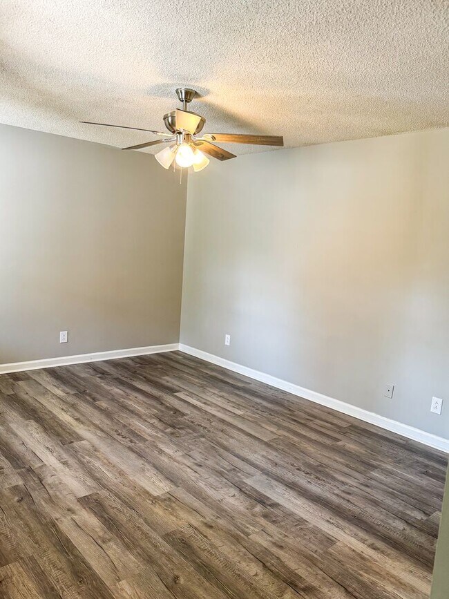 Building Photo - Gated Community Living