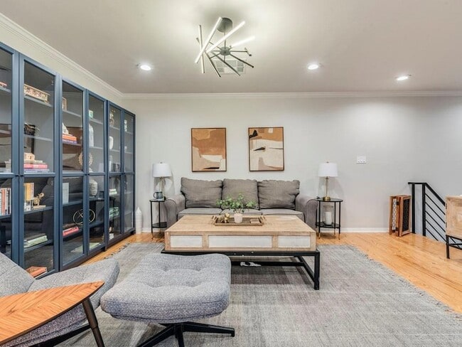 Building Photo - 500 E Riverside Dr