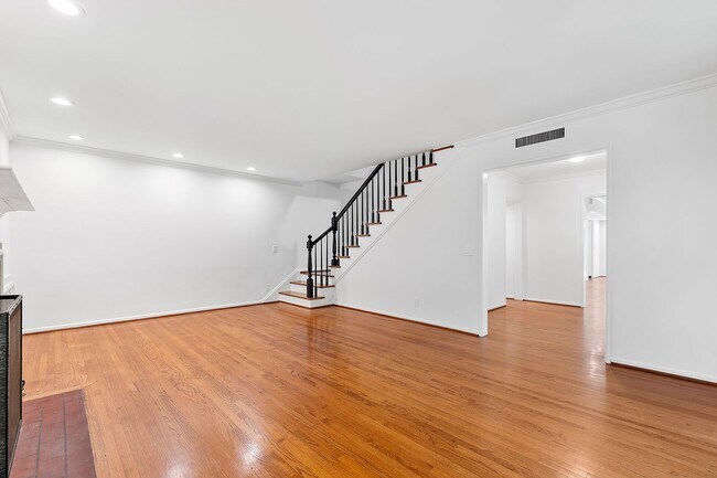 Building Photo - 11053 Strathmore Dr