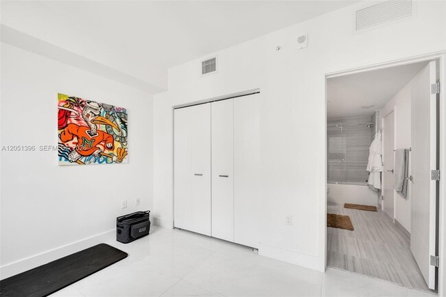 Building Photo - 301 Altara Ave