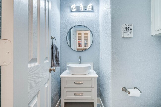 Building Photo - 5907 Ballina Canyon Ln