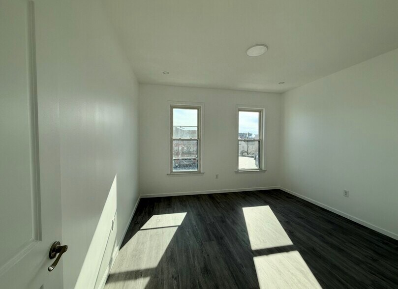 Building Photo - 17 Kearny Ave