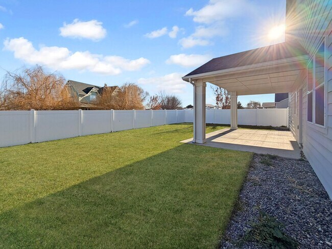 Building Photo - Brand-New 4-Bedroom Home in Nampa’s Pheasant Meadows | Near Gateway Center, Treasure Valley Marke...