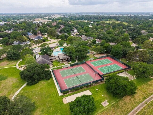 Building Photo - 18111 Shireoak Dr