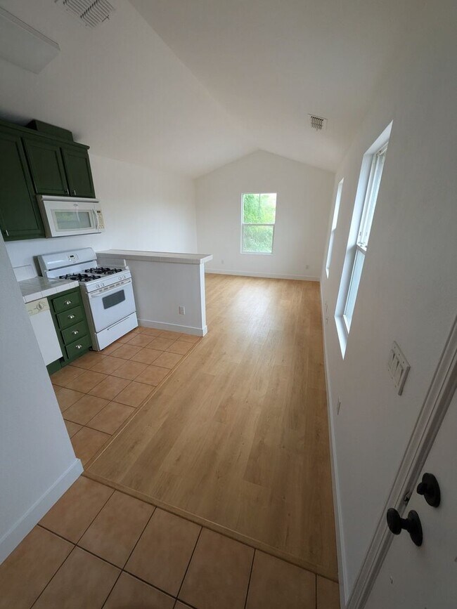 Building Photo - ro2224northview