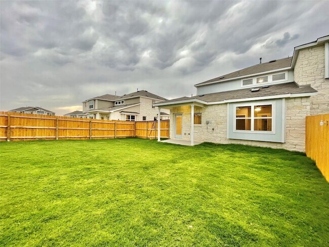 Building Photo - 2415 Lakey Cv