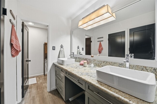 Building Photo - 3226 Poe Dr