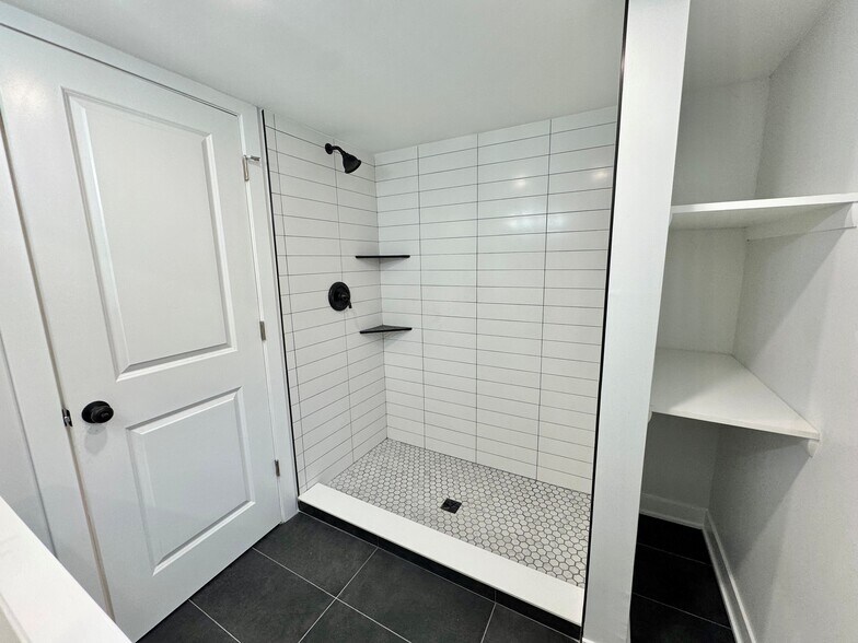 Building Photo - 4816 W Henderson St