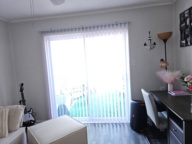 Building Photo - 3 BEDROOM